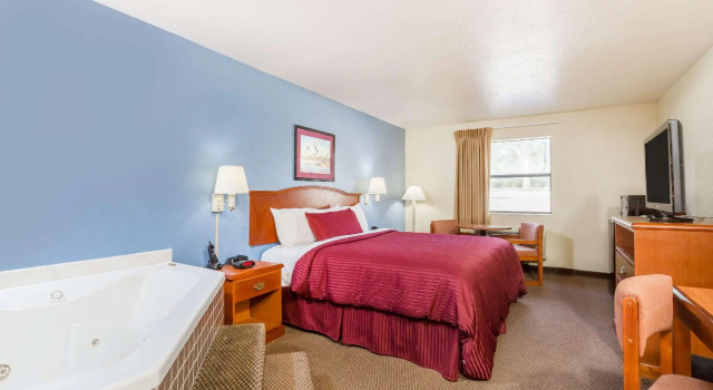 Двухместный люкс Days Inn by Wyndham Fordyce