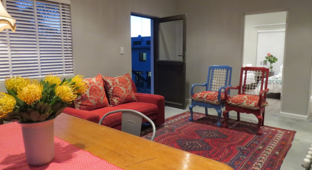 16 Rhodes-North Self Catering Apartment & Studio, Забронировать Апартаменты/квартира Отели Стелленбос с парковкой, рядом с African Art Boutique Stellenbosch, Парковка