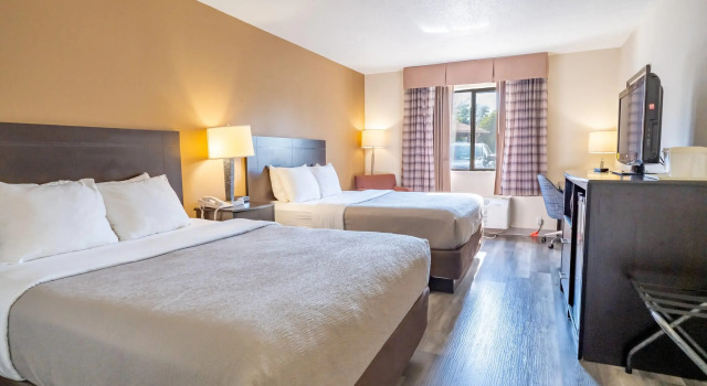Четырёхместный номер Standard Quality Inn & Suites Sun Prairie Madison East