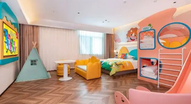 Двухместный семейный люкс Longting Holiday Hotel (Zigong Fangte Dinosaur Kingdom Store)