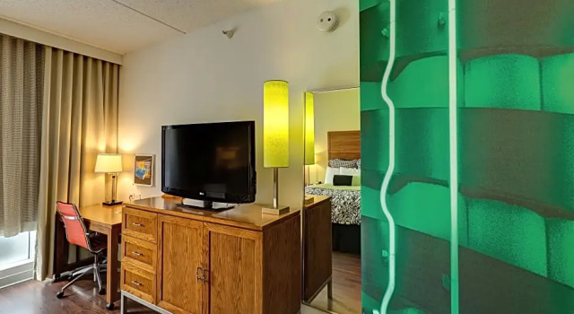 Четырёхместный номер Standard с балконом Hotel Indigo Columbus Architectural Center by IHG