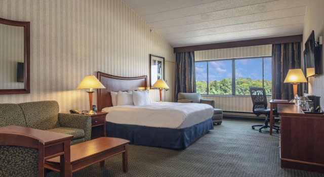 DoubleTree by Hilton Pittsburgh Monroeville Conv Center, Boek Hotel Hotels in Monroeville met parkeren, Parkeren