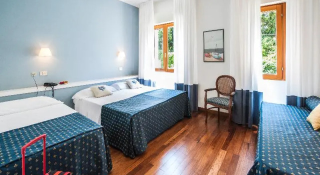 Четырёхместный номер Standard с балконом Hotel Punta Nord Est
