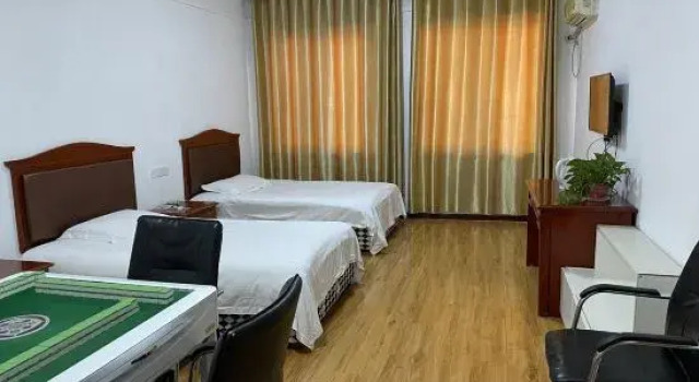 Jingmen Mingren Hotel, Rezerwuj Hotel Hotele w Jingmen z parkingiem, Parking