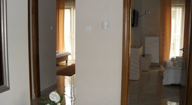 Трёхместный полулюкс с балконом Kyknos De Luxe Suites & Rooms