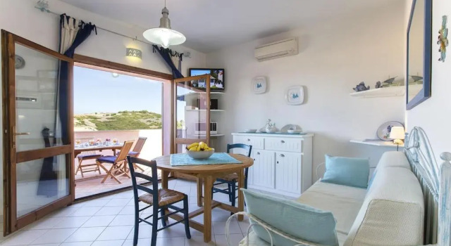 Torre dei Corsari vista mare con terrazza spiaggia sotto casa per 5 persone
