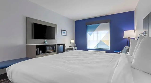 Номер Standard с видом на бассейн Holiday Inn Express & Suites Choctaw - Oklahoma City East by IHG