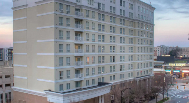 Residence Inn Charlotte Uptown, Забронировать Отель Шарлотте Северная Каролина, рядом с Музей Levine Museum of the New South