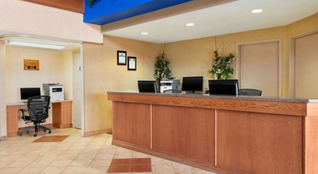 Days Inn & Suites by Wyndham Thompson