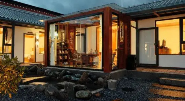 Shangri-La · Jiantang Renjia | Four-style courtyard designer Meisu (Dukezong Ancient City Store), Buchen Sie Hotel Hotels in Yunnan mit Parkplatz, Parkplätze