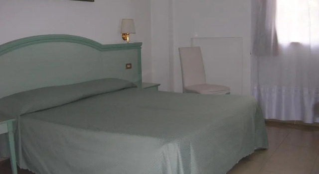 Chiara Stella Guest House, Забронировать Отель Отели Рима с парковкой, рядом с Piazza San Giovanni in Laterano, Парковка