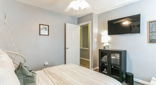 Beach Lair 3 Bedroom Townhouse by Redawning, Book Hotel Virginia Beach Virginia