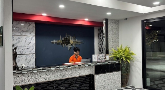 Grand Pruksasiri Hotel Chaiyaphum, Varaa Hotelli Hotellit North-Eastern Thailand pysäköinnillä, Pysäköinti