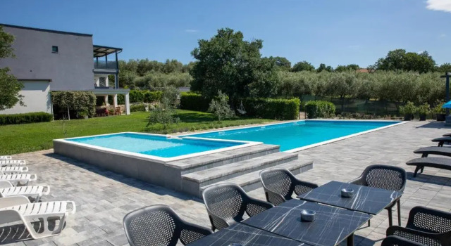 Апартаменты с 2 комнатами с балконом и с видом на море Apartments Paradis