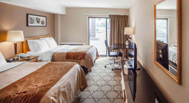 Четырёхместный номер Standard Comfort Inn West