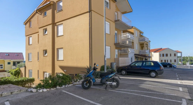 Apartment Ruzica, Забронировать Апартаменты/квартира Рогозница Шибенско-Книнская жупания