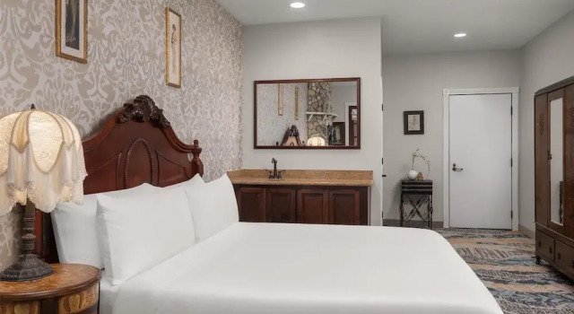 Двухместный люкс National Hotel Jackson, Tapestry Collection by Hilton