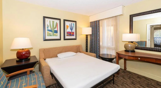 Четырёхместный люкс c 1 комнатой Hilton Phoenix Resort at the Peak