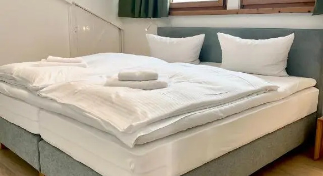 Feine FeWo im DG für 3 am Tegernsee, Varaa Hotelli Hotellit Baijeri pysäköinnillä, Pysäköinti