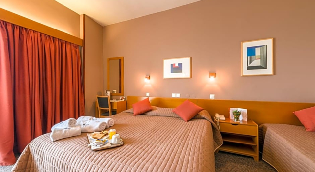 Номер с видом на море Queen Olga Hotel