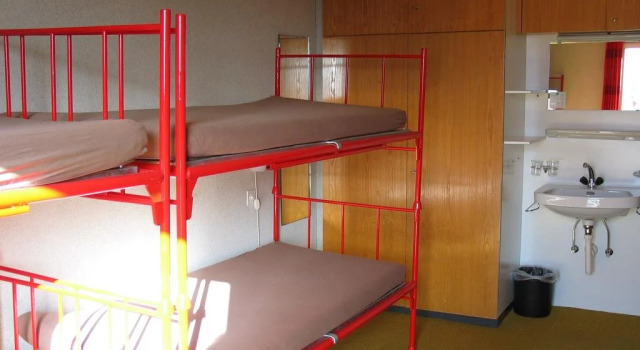 Adrenalin Backpackers Hotel, Забронировать Хостел Гларус-Зюд кантон Гларус