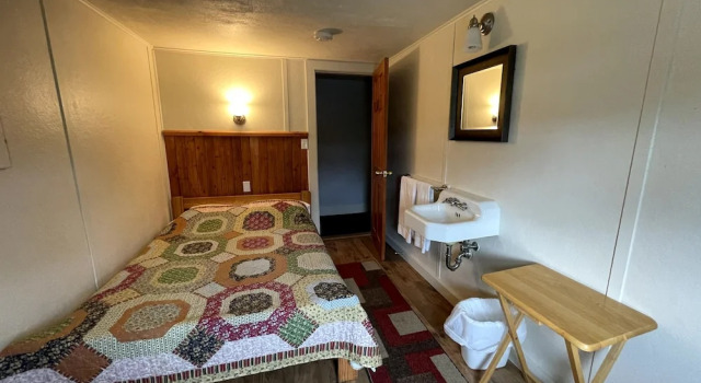 Номер Standard The Riverside Inn