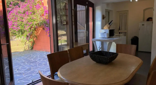 Belle villa traditionnelle vue mer avec piscine à 1,5 km de la plage de Pinarello