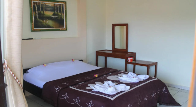 Ray Beach Inn, Забронировать Отель Сингараджа Булеленг
