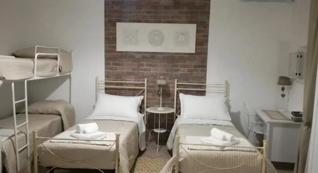La Mansarda B&B, Забронировать Отель «постель и завтрак» Отели в центре Чинизи с завтраком, отели в центре Чинизи с завтраком