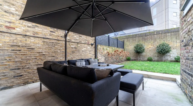 Modern & Stylish House in Deptford, Забронировать Гостевой дом Отели Большого Лондона с парковкой, Парковка