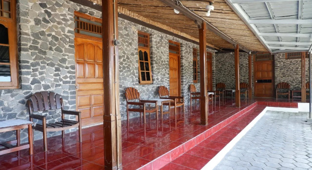 OYO 860 Rajasa Hotel, Reservar Hotel Borobudur Central Java