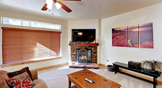 4BR 3.5BA Urban Alpine Home by RedAwning, Varaa Hotelli Park City 
