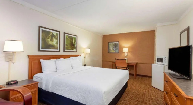Номер Standard La Quinta Inn by Wyndham Huntsville Research Park