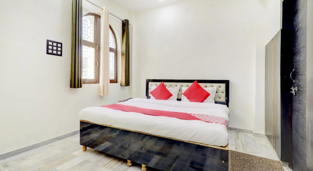 OYO 77516 Hotel Swastik, Забронировать Отель Буландшар штат Уттар-Прадеш