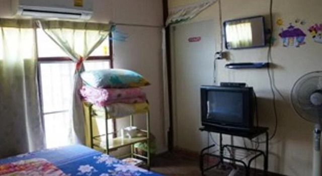 URO Friendship Guesthouse, Varaa Hotelli Hotellit North-Eastern Thailand pysäköinnillä, Pysäköinti