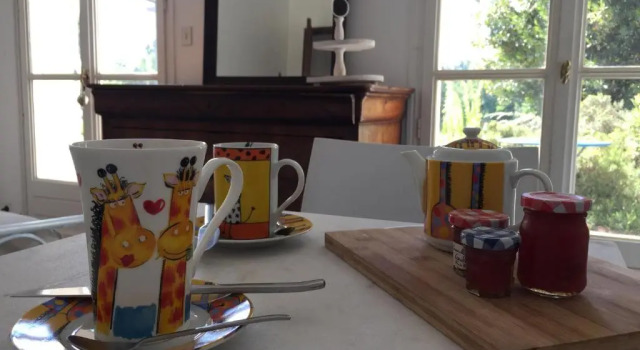La maison du lac, Varaa Bed and Breakfast  