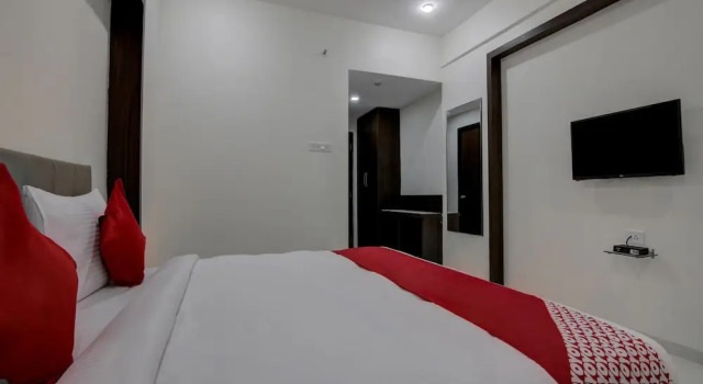 Capital O 16971 Hotel Lorven, Rezerwuj Hotel Hotele w Andhra Pradesh z parkingiem, Parking