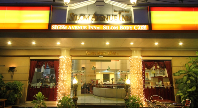 Кровать в общем номере Silom Avenue Inn