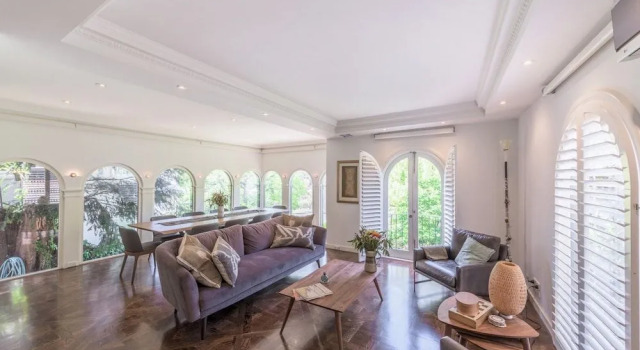 Exquisite 4 Bedroom House with Pool