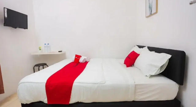 Habitación Estándar RedDoorz near Plaza Araya 2