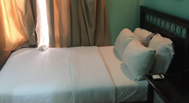 Lagoon Crest Hotel