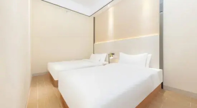 Люкс Deluxe Yabo Hotel (Zhanjiang Central People's Hospital High-speed Railway West Station Branch)