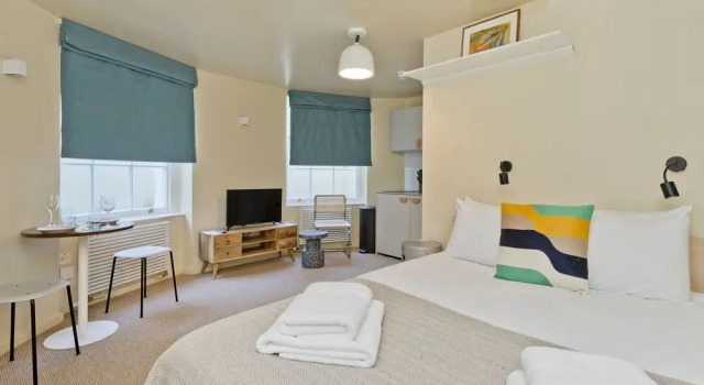 Bijou Lower Ground Studio in Primrose Hill Terrace, Забронировать Отель Отели Англии 3 звезды, 3*