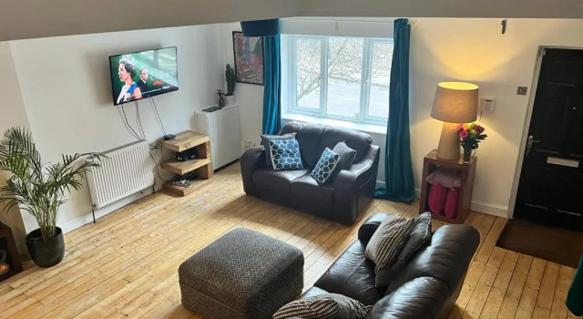 Spacious 3 bedroom house close to city centre