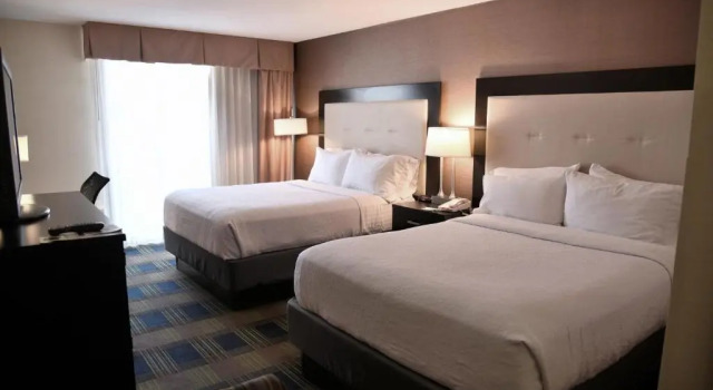 Четырёхместный номер Standard Spark By Hilton Akron Fairlawn