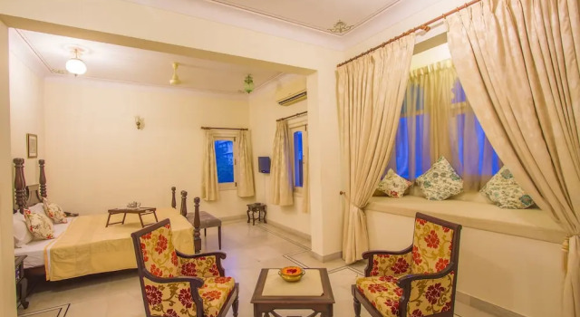Люкс Royal с балконом Akshay Niwas Boutique Hotel By Amantra