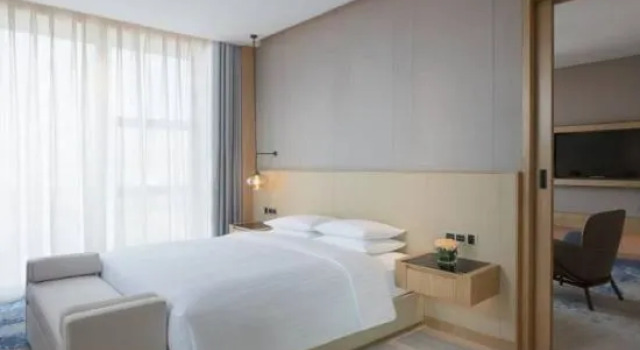 Люкс Comfort Courtyard by Marriott Zhengzhou Airport