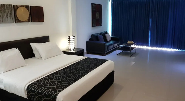 Двухместный номер Luxury c 1 комнатой с балконом East Suites