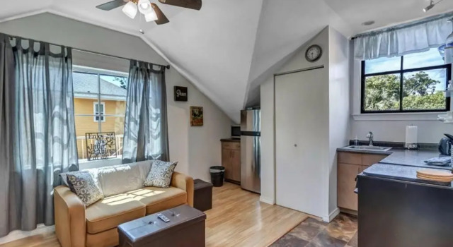 Comfy studio - stylish yet budget friendly!, Rezerwuj Hotel Jacksonville Floryda, w pobliżu Springfield Park