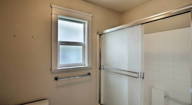 Коттедж Spacious Downtown Chico Home ~ Half Mile to Csu!
